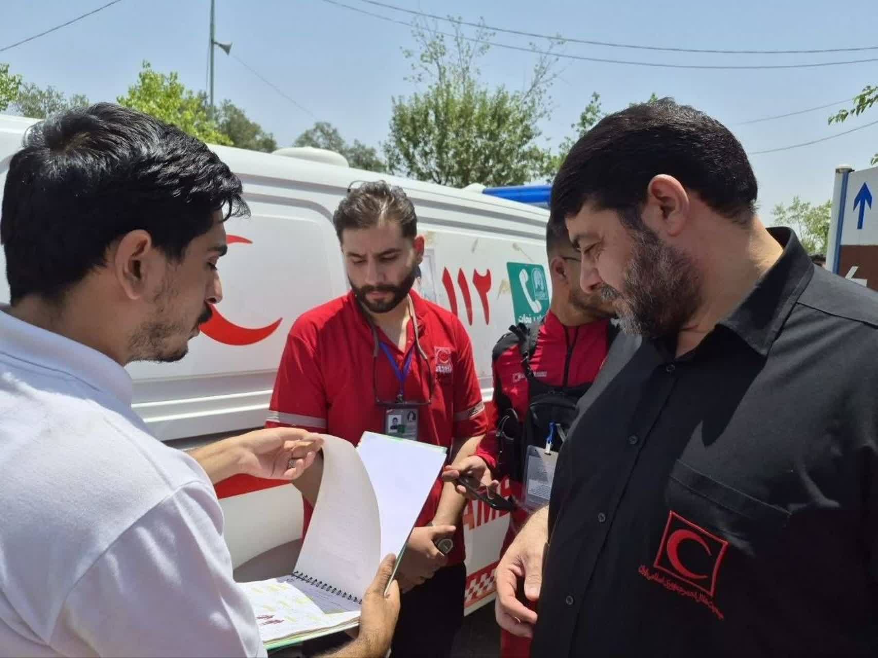خدمات‌رسانی هلال‌ احمر ملارد به بیش از ۱۷۰۰ زائر در مراسم وداع با رهبر شهید