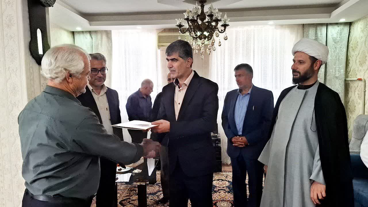 دیدار فرماندار ملارد با خانواده شهید اکبر جعفرپور و جانباز غلامی در صفادشت