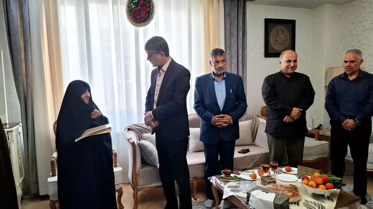 دیدار فرماندار ملارد با خانواده شهید اکبر جعفرپور و جانباز غلامی در صفادشت