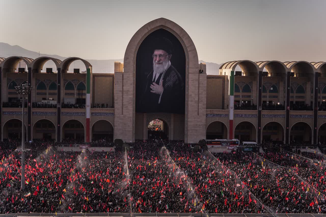 گزارش تصویری؛ اقامه نماز بر پیکر رهبر شهید در مصلی تهران