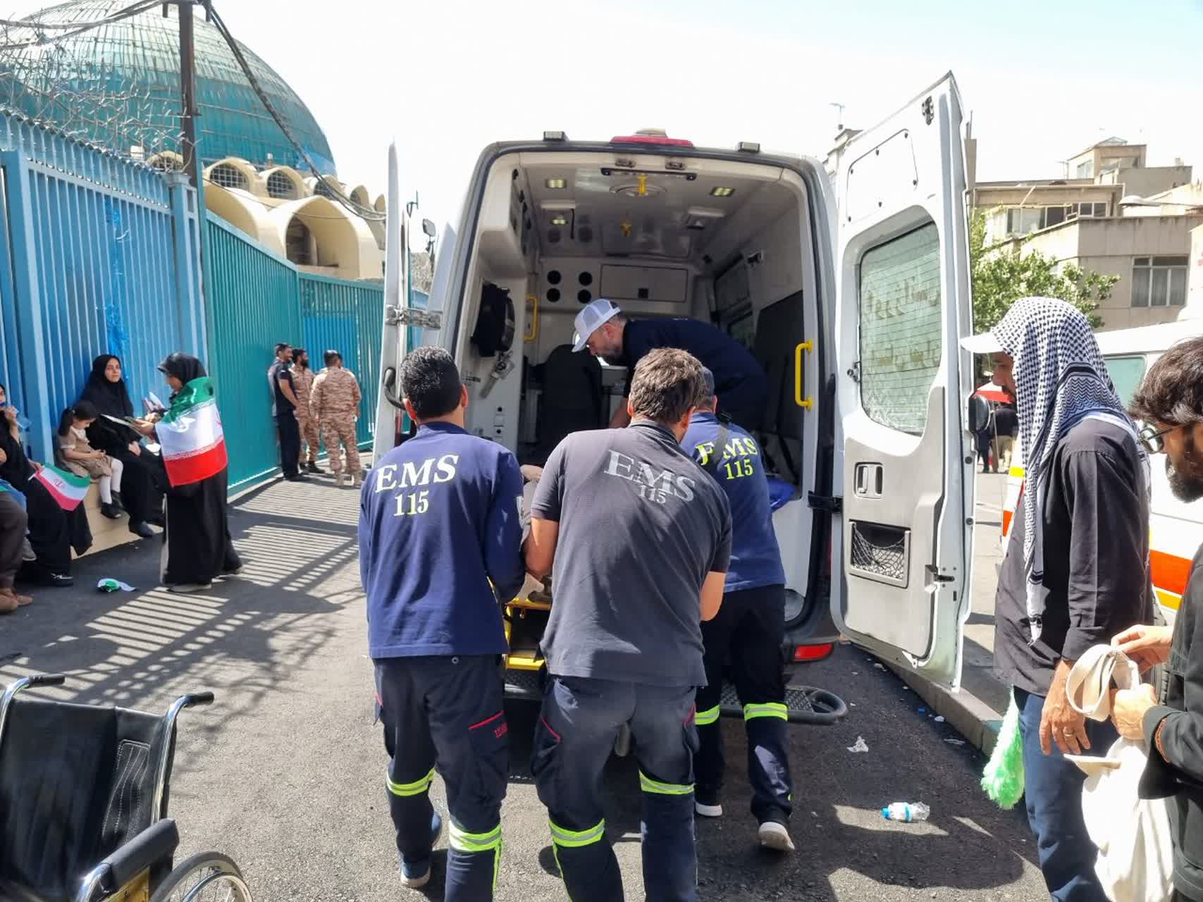درمان ۱۵۰۰ زائر در مراسم وداع با رهبر شهید توسط اورژانس ملارد