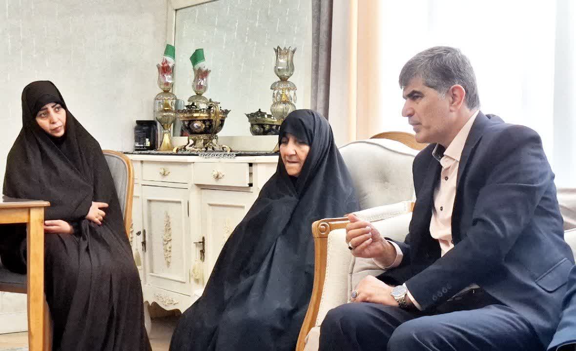 دیدار فرماندار ملارد با خانواده شهید اکبر جعفرپور و جانباز غلامی در صفادشت
