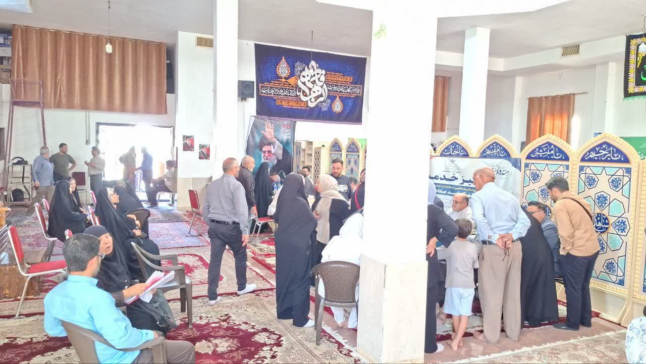 برپایی میز خدمت در شهرک امید صفادشت با حضور مدیران اجرایی