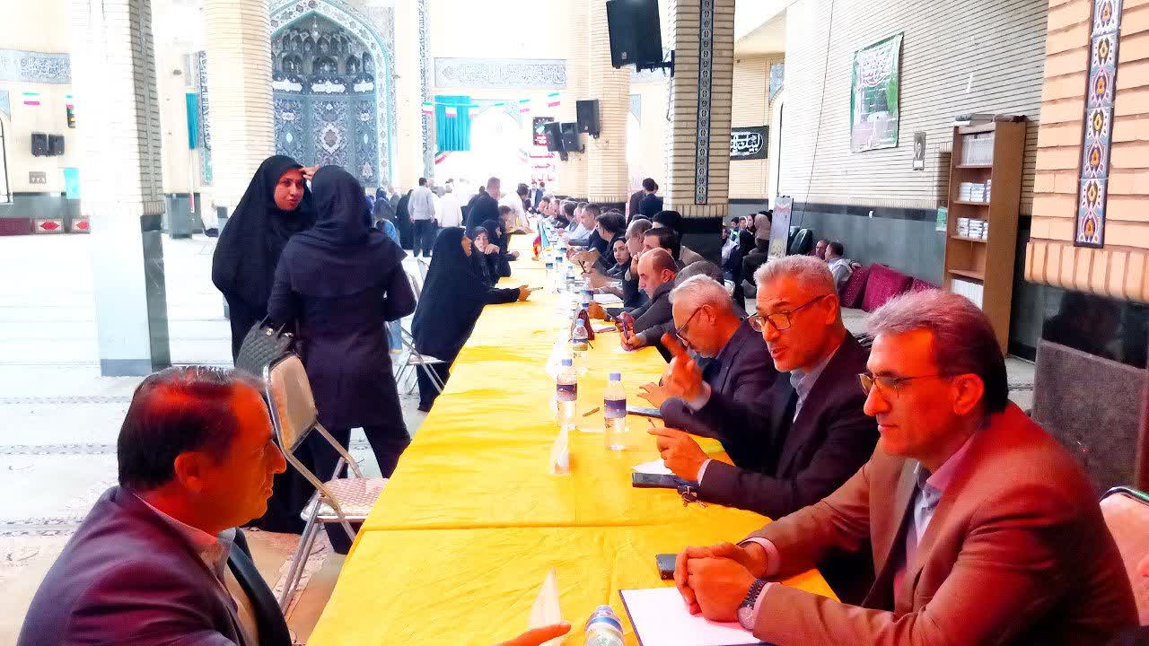 برگزاری میز خدمت هفته دولت در مسجد خاتم‌ الانبیاء مارلیک