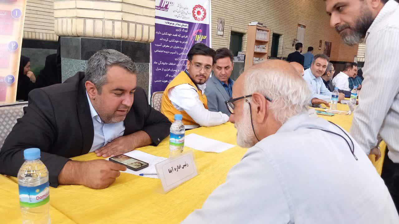 برگزاری میز خدمت هفته دولت در مسجد خاتم‌ الانبیاء مارلیک