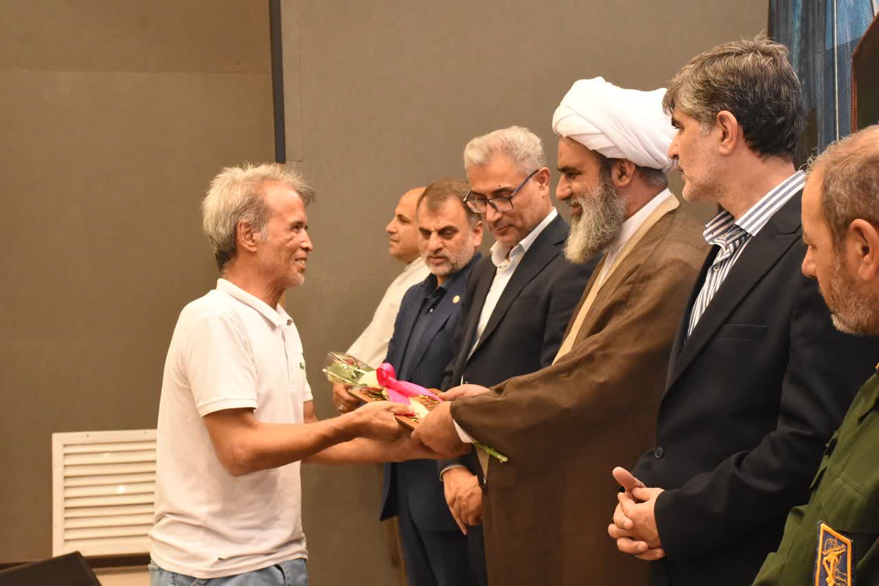 تجلیل از ۵۳ آزاده سرافراز ملارد در سالروز ورود به میهن
