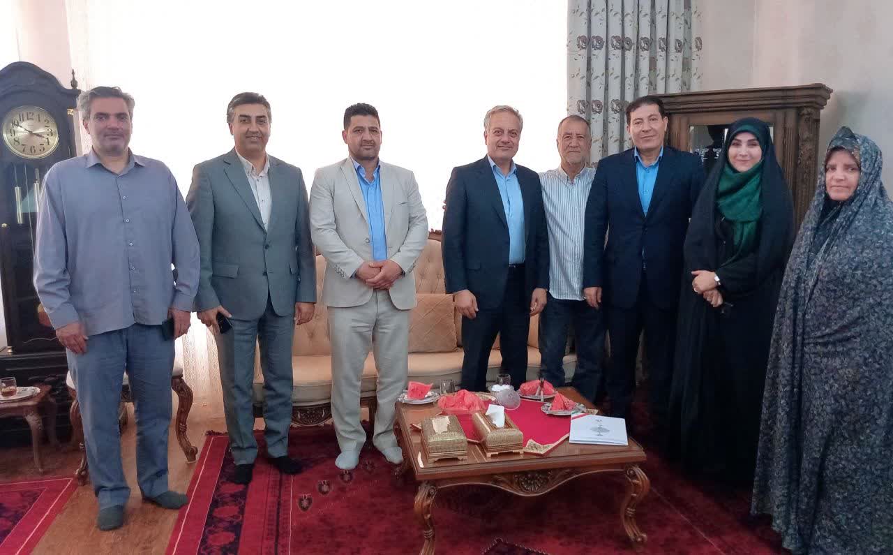 تجلیل رئیس امور اجتماعی استانداری از آزاده سرافراز ملاردی