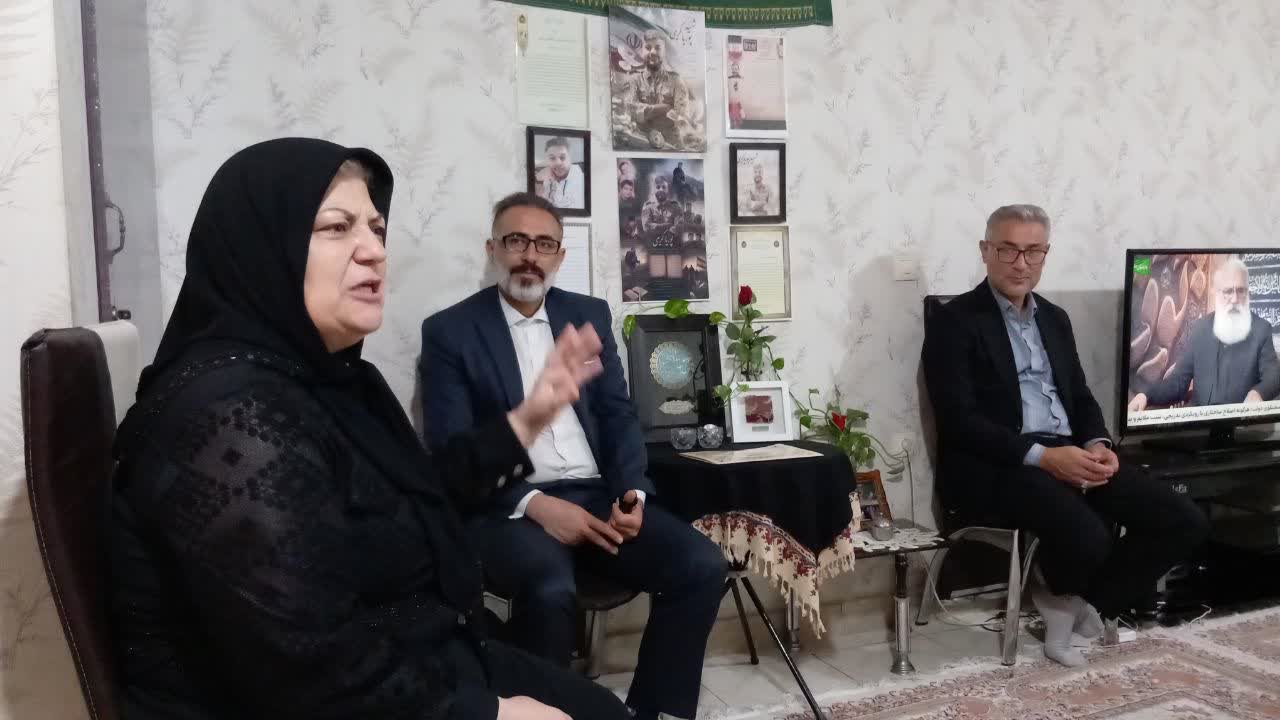 فرماندار ملارد با خانواده دو شهید والامقام دیدار کرد