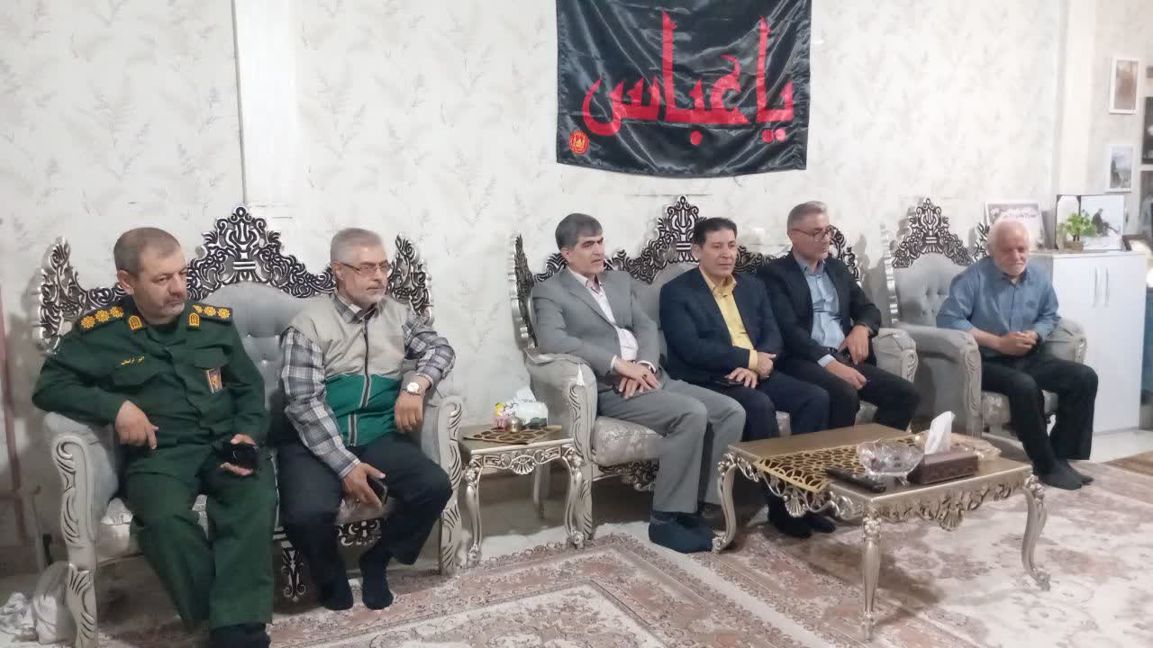 فرماندار ملارد با خانواده دو شهید والامقام دیدار کرد