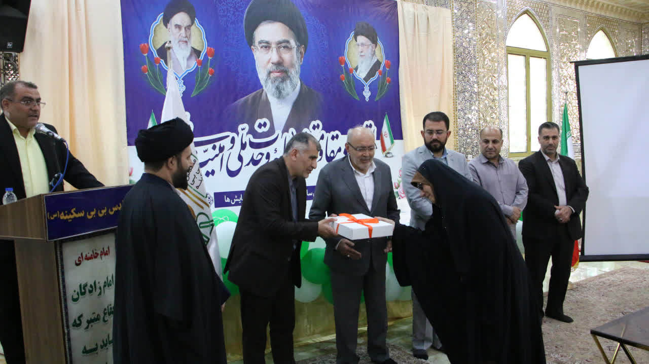 تجلیل از فعالان در حوزه وقف، اصحاب و یاوران وقف ، خانواده شهدا و خادمین بقاع متبرکه توسط مدیرکل محترم اداره کل استان تهران