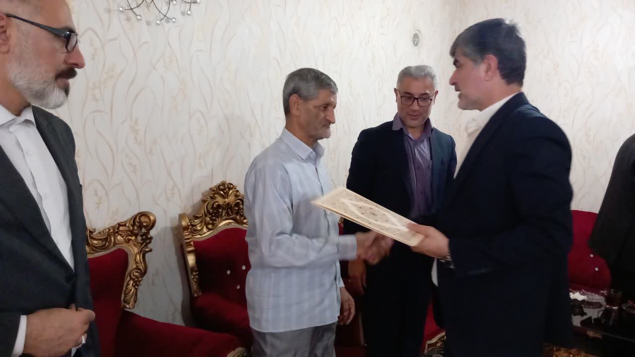 دیدار مسئولان ملارد با خانواده شهید نسائی و جانباز بلوکی