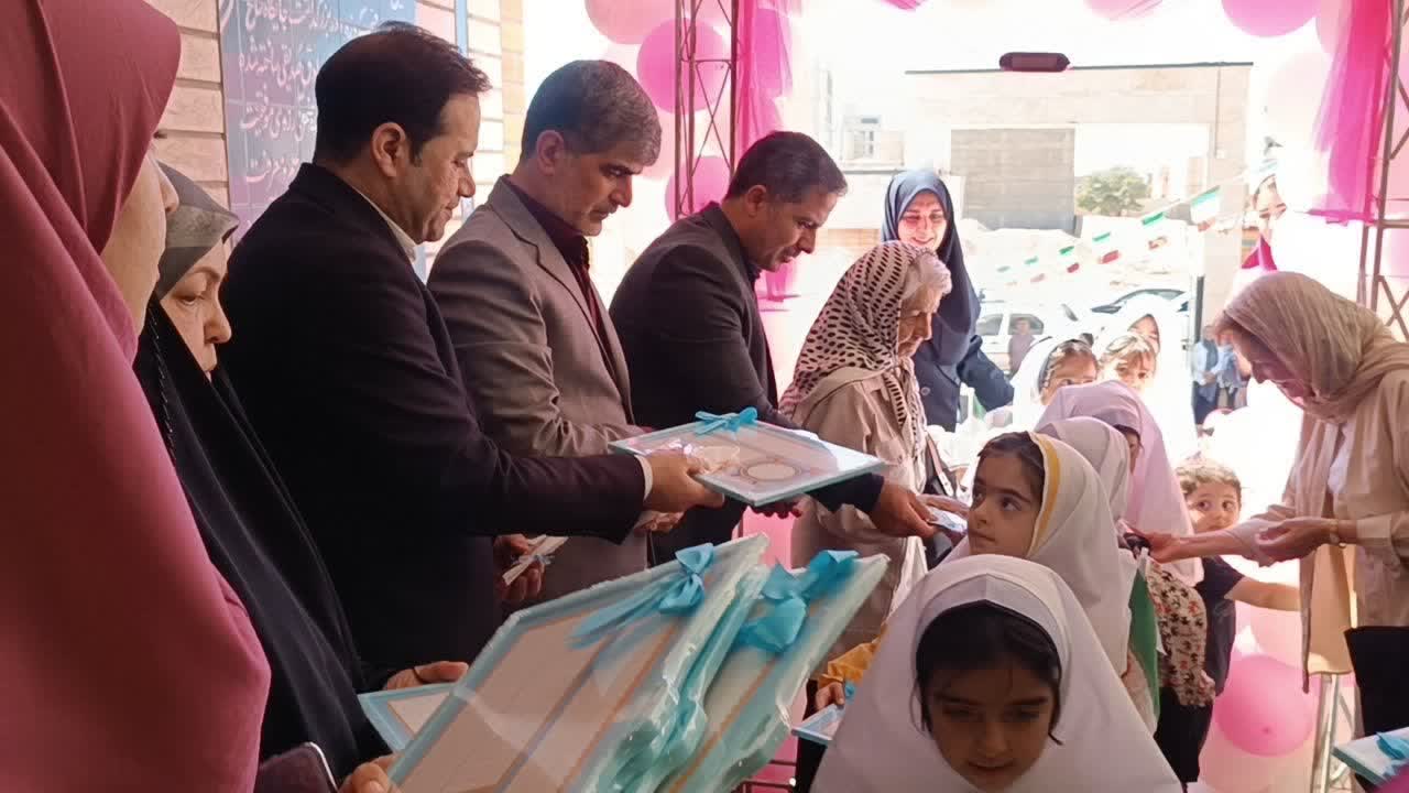 زنگ آغاز سال تحصیلی در ملارد نواخته شد ؛ کتابخانه مدرسه صدیقی افتتاح شد
