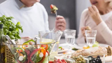 نظارت تغذیه‌ای بر سرای سالمندان هیرا ملارد