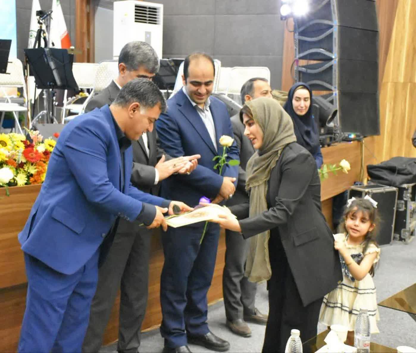 تجلیل از پرستاران ملارد در فرهنگسرای ایوان هنر