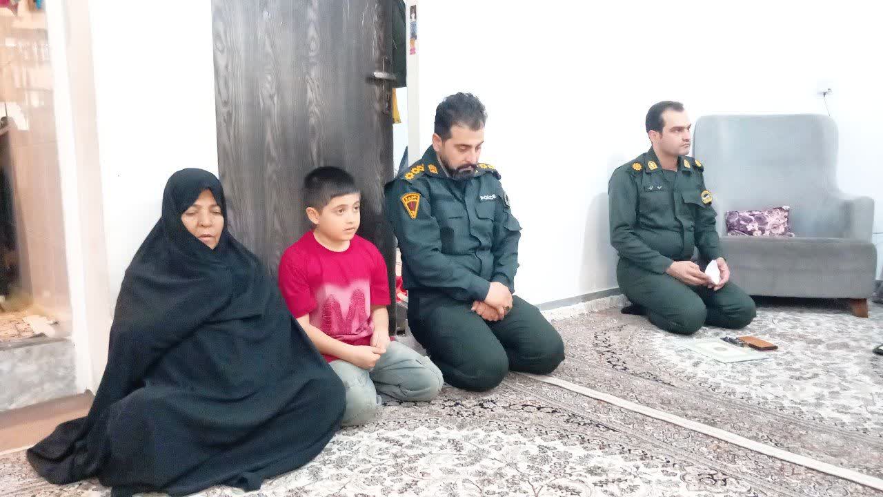 دیدار فرماندار ملارد با خانواده ۲ شهید فراجا