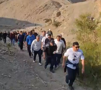 شهردار ملارد در برنامه کوهنوردی کارکنان شرکت کرد