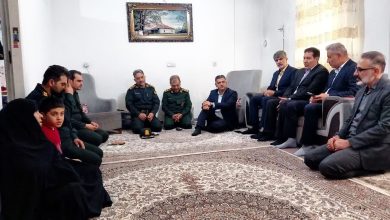 دیدار فرماندار ملارد با خانواده ۲ شهید فراجا