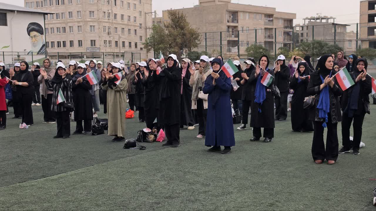 گردهمایی بزرگ بانوان ورزشکار صفادشت همزمان با هفته تربیت بدنی در مجموعه ورزشی شماره یک تختی